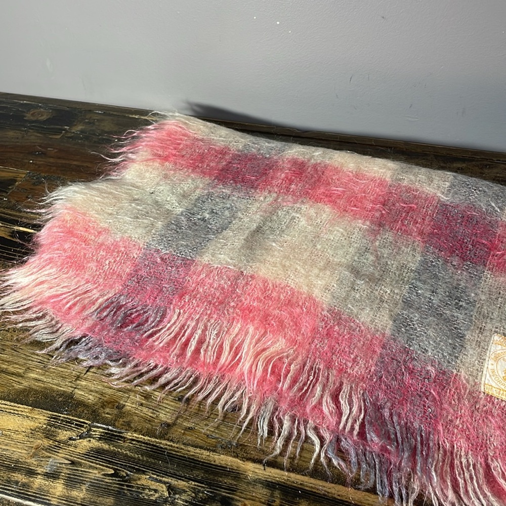 Hudson Bay vintage 100% mohair made in Scotland scarf/shawl RARE AND BEAUTIFU! - Picture 4 of 17
